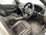 長時間の運転でも疲れにくく、オーナー様の事だけを考えて作成したBMWならではのとっておきのシートです。