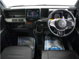 運転にかかわる様々な操作を安全に行えるように視点移動が少なく、操作性に配慮されたスイッチ類が凝縮されたコクピットです。