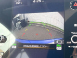 【フロント&サイド&バックカメラ】ドライバーから見にくい死角部分を映像で確認できるカメラを各所に装着。見通しがきかない場所や住宅密集地などを運転することが多い人におすすめの安心装備です。
