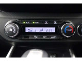 ★エアコンはオートタイプが装着済みです!オートモードにしておけば、車内温度を設定するだけで風の料や吹き出し口の切り替えを機械が行ってくれます!一年中快適な環境を作れますよ♪