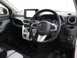 運転席廻りです。