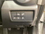 各種機能の切替スイッチは運転席パネル下に集約されています。任意で切り替え可能なため状況に合わせてお使いください。