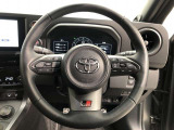 ハンドルは車を運転する上で、ずっと握っている重要なパーツです。手にフィットする物がいいですよね♪