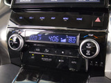 ★使いやすさや安全性を追求したステアリング周り!高級車ゆえにスイッチ類が多いのも特徴ですね!考え尽くされた配置ですぐに使いこなす事が出来ますのでご安心下さい!是非、体感してみて下さい!!