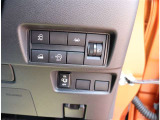 【車屋】として、長く車業界に従事した経験豊富なスタッフが多数在籍しております。