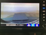 【バックカメラ】運転が苦手な方も車庫入れラクラクです!ギアをリバースに入れれば自動的に切り換わりますので、面倒な操作は不要です♪狭い駐車場もお車を傷つけず安心ですね!
