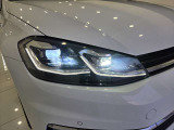 ・まるでガラス細工のようなヘッドライトのデザインです。車種によってデザインが様々ですので是非1度見比べてみてください。