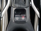 オートホールドは、ブレーキペダルから足を離しても車を停止状態に保つ機能で、運転の負担を軽減してくれますよ♪