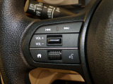 【ステアリングリモコン】ステアリングにオーディオ調節可能なスイッチが装備されていますので運転中でも視線をそらさずにオーディオの調節が可能です!