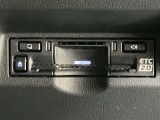 高速道路で便利な【ETC2.0】を装備しています。光ビーコン搭載で渋滞情報などナビゲーションと連動することで機能も充実いたします。他、観光施設に立ち寄るための高速料金割引サービス等もございます。