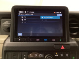 HondaCONNECT対応の便利なナビディスプレー。お持ちのスマートフォンと連携して、ナビやBluetoothでの音楽再生が可能です。デザインはもちろん、操作性も良好です。