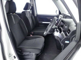 高いホールド性で運転姿勢が安定します。長距離ドライブでも疲れにくいのが魅力です。快適なドライビングライフをお送りください♪