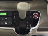 スマートキーを持っていればブレーキを踏みながらボタンを押すだけで簡単にエンジンを始動・停止できる便利な機能です。