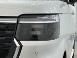 LEDヘッドライトは、点灯の瞬間から最大光量を発揮し、突然暗くなるトンネルなどでの安定感を高めます。