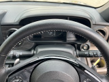 運転席の手元でシフトアップシフトダウンの操作が可能なパドルシフトを装備しています♪