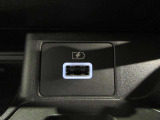USB充電専用電源ソケットも付いています。モバイル機器などの充電専用