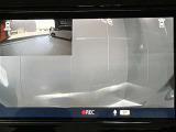 前方の映像だけでなく、車内から後方の映像もばっちり記録します
