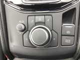 手元を見なくてもノールックで直感的に操作が出来るコマンダーコントロールはドライバーの気持ちに寄り添える様にと、マツダの考え方を具現化したひとつの例です。