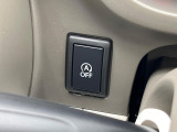 【アイドリングストップ】赤信号や渋滞で停車した際にエンジンを停止し、無駄な燃料の消費を抑えます。燃費向上や環境保護につなげる機能♪エンジンはブレーキを離せば再始動します。