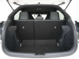 コンパクトなボディでもたっぷり詰めます。普段のお買い物や通勤から、レジャーまで多彩な使い勝手で日々快適に使用していただけるお車です。