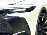 【4眼LEDヘッドライト】スタイリッシュな見た目の4眼LEDヘッドライトを装備♪スタイルだけでなく、夜間の走行も視界良好で安心してお乗りいただけます。