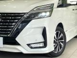 【LEDヘッドライト】悪天候や夜間走行時も良好な視界を確保し安心して運転できる高輝度LEDヘッドライトを装備!点灯速度が早く、消費電力も抑えられています。