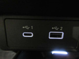 USB充電専用電源ソケットも付いています。モバイル機器などの充電専用