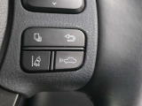 設定車速内で先行車の車速に合わせて速度を調節することで一定の車間距離を保ちながら追従走行できる「レーダークルーズコントロール(ブレーキ制御付)」を装備しています。
