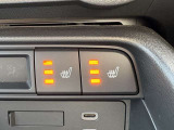 運転席と助手席にシートヒーター付きです。