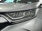 LEDヘッドライトは、点灯の瞬間から最大光量を発揮し、突然暗くなるトンネルなどでの安定感を高めます。