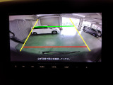 バックカメラの画像です。ガイドラインがスムースな車庫入れをサポートいたします。車庫入れの安心感がアップしますね。