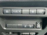 人気の装備♪両側電動スライドドアは両手に荷物があってもドアノブにあるボタンを押すだけで開きます。