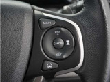 ◆アダプティブクルーズコントロール◆予め設定した車速内でクルマが自動的に加減速。前走車との適切な車間距離を維持しながら追従走行します。【LKAS】車線維持支援システムでステアリング操作を支援。
