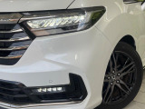 【LEDヘッドライト】悪天候や夜間走行時も良好な視界を確保し安心して運転できる高輝度LEDヘッドライトを装備!点灯速度が早く、消費電力も抑えられています。