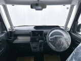 落ち着いたカラーの内装で、ゆったりと運転したい方に。