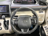 【純正革巻きステアリング】上質な革を使用することで、手にしっかり馴染みとても運転しやすいハンドルです♪