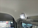 LEDのルームランプで暗いなかでの車内の作業もスムーズに行えます。