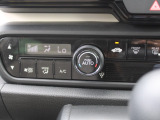 オートエアコンのお車ですので室内の温度をスムーズに調整してくれます♪