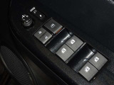 電動格納式ドアミラー・パワーウインドウを装備しています。