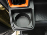 カップホルダーは運転席や助手席からちょうど手の届く位置です!!