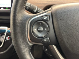 ステアリングにオーディオ操作スイッチが付いています。オーディオ画面に直接タッチしなくても操作が出来ますので、運転に集中できます。