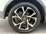 タイヤサイズは225/50R18!純正アルミホイール装着です!