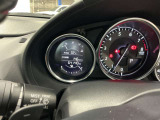 スポーティな3連メーターです。