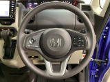 ハンドルにHondaセンシング系のクルーズコントロールやレーンキープアシストなどのスイッチと、オーディオの操作スイッチが装備されています。ハンドルから手を離さず安全に操作できます。