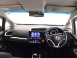 【前方視界】開放的な前方視界!運転がしやすく疲れにくいです♪窓が大きく、見通しがとっても良いおクルマですよ♪