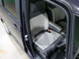 程よい硬さとホールド性が高いシートで長時間運転も快適です。