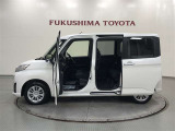 【まるごとクリーニング】シートを取り外し、車内を徹底洗浄。隅々まで丁寧に仕上げています。