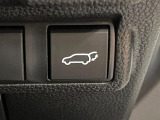 【パワーバックドア】スマートキーや運転席のボタンを押すだけでリアゲートが自動で開閉します!荷物を持っている時や、高い位置にあるバックドアを閉める際に便利な機能です♪