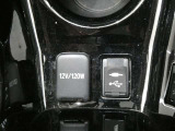 USB端子付き。最近、普及しているUSB。スマホやタブレット以外もUSB充電が増えていますよね。またスマホやメモリー媒体にお手持ちの、貴方のお気に入りの音楽を車内でも楽しめます♪