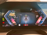 ドライビング・パフォーマンスをボタンを操作するとメーター内の液晶パネル部分の変更が可能。メディア操作の内容も液晶画面に投影して運転時のストレス軽減★